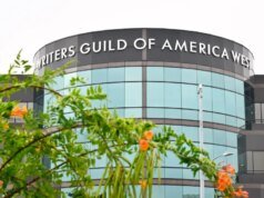 O que há no acordo WGA: US$ 321 milhões em financiamento de saúde, prêmios mais altos, melhores resíduos, mais reuniões de IA (EXCLUSIVO)