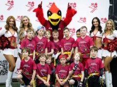 Arizona Cardinals patrocina a liga juvenil de futebol americano de Calgary na histórica NFL pela primeira vez
