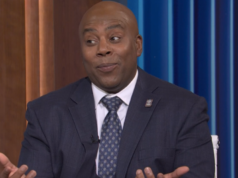 Depois de defender os imigrantes, Charles Barkley fala sobre o Irã, a missão lunar Artemis II e Pam Bondi no ‘SNL’ March Madness Opener