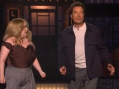 Jimmy Fallon Gatecrashes ‘SNL UK’ e leva a apresentadora Nicola Coughlan em um tour selvagem pelo estúdio