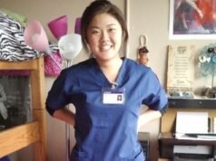 Na escola de enfermagem, minhas colegas de quarto pediram para ver meus seios. Suas reações confirmaram o que eu já sabia.