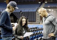 Conjunto musical de palco ‘Fighting With My Family’; Stephen Merchant e Dwayne Johnson entre os produtores