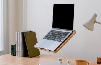 Melhores suportes para laptop (2026): depois de testar mais de 25 modelos, estes 5 se destacam