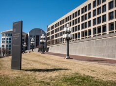 Os EUA criaram 178.000 empregos em março; Declínio no emprego no cinema e na música