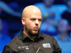 Rei do Crisol de 2023 cai na qualificação para o Campeonato Mundial de Snooker apenas três anos depois