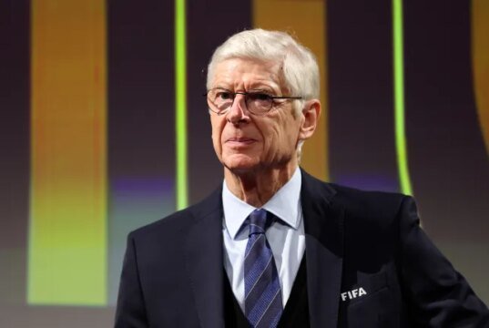 Arsenal Wenger faz previsão confiante do título da Premier League do Arsenal após derrota do Man City