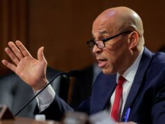 Cory Booker realizará audiência “destaque” sobre a fusão Paramount-Warner Bros. Discovery e convida David Ellison para testemunhar