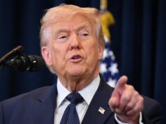 Perguntas sobre o discurso do jantar dos correspondentes de Trump na Casa Branca não podem parar a festa