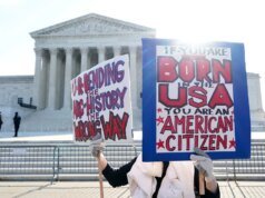 Donald Trump participa de discussões orais enquanto a Suprema Corte ouve caso de cidadania por direito de nascença