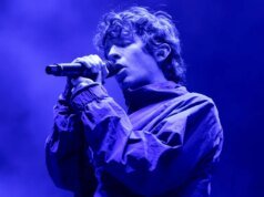 Pai do cantor Turnstile apresenta banda no Coachella após sobreviver ao ataque do ex-guitarrista: “Eles são todos filhos meus”