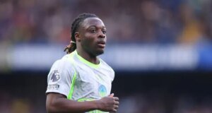 Jeremy Doku conquista grande título da Premier League antes do confronto Man City x Arsenal