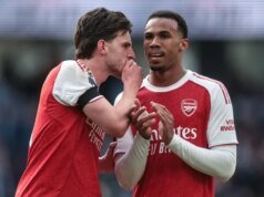 Gary Neville cita um erro crucial que o Arsenal cometeu na derrota do Manchester City