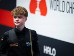 Steve Davis faz uma grande previsão de Stan Moody durante a emocionante estreia no Crisol