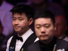 Ding Junhui faz previsão de Zhao Xintong após confronto do Campeonato Mundial de Snooker