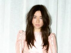‘Senhor. A estrela da Sra. Smith, Maya Erskine, dirigirá a comédia adolescente de A24 e Fruit Tree