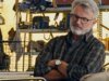 A estrela de ‘Jurassic Park’ Sam Neill diz que agora está livre do câncer depois que a quimioterapia parou de funcionar: ‘Parecia que eu estava de saída’