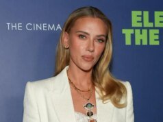 Scarlett Johansson se lembra de ter sido “encurralada” por causa de sua aparência no início de sua carreira: “Um momento realmente difícil”