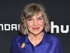 Mindy Cohn revela que lutou secretamente contra o câncer pela segunda vez: “Tive que chutar a bunda do câncer”