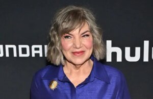 Mindy Cohn revela que lutou secretamente contra o câncer pela segunda vez: “Tive que chutar a bunda do câncer”