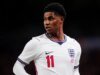 O Manchester United rejeita a oferta do Barcelona por Marcus Rashford, já que a cláusula de transferência de £ 26 milhões expira