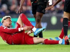 Atualização sobre lesão de Hugo Ekitike após o atacante do Liverpool ser eliminado da maca contra o PSG