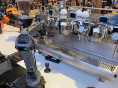 Physical Intelligence, uma startup de robótica, diz que seu novo cérebro robótico pode descobrir tarefas que nunca foi ensinado