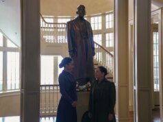 Tia Lydia sobreviveu a ‘The Handmaid’s Tale’ para trazer uma nova complexidade a ‘Os Testamentos’