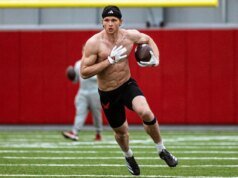 O prospecto classificado do CFL Draft, Nolan Ulm, se apresenta para olheiros no NFL Pro Day