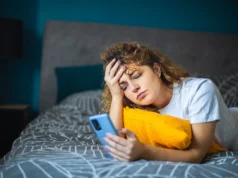 Violência online e deepfakes tiram mulheres do trabalho, revela pesquisa