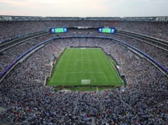 Torcedores da Inglaterra criticam a tarifa de trem da Copa do Mundo, já que os ingressos aumentaram de US$ 13 para US$ 100