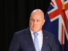 O primeiro-ministro da Nova Zelândia, Luxon, sobrevive à votação da liderança do partido meses antes das eleições