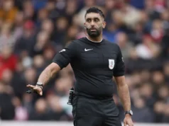 O árbitro Sunny Singh Gill sofre suposta discriminação durante a partida de Solihull
