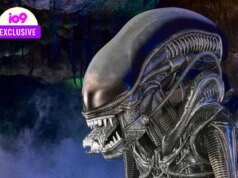 Assuste seus vizinhos com esta incrível decoração de Halloween ‘alienígena’ em tamanho real (exclusivo)