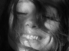 Ariana Grande define data de lançamento do álbum ‘Petal’ para julho