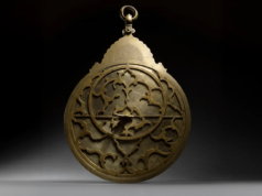 O maior e mais sofisticado astrolábio da Terra Verde de Deus está à venda