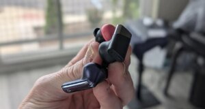 Como compartilhar áudio do seu telefone Android com vários fones de ouvido (e por que isso é genial)