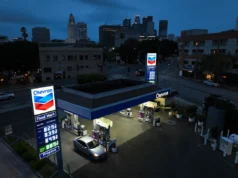 Os preços estonteantes dos combustíveis nos EUA são determinados por fatores em grande parte fora do controle de um posto de gasolina