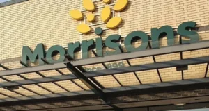 Morrisons demite gerente por abordar ladrão de lojas