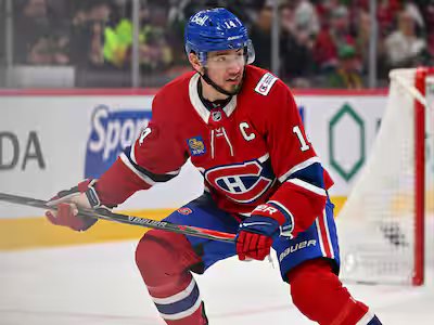 Na sombra de Cole Caufield, Nick Suzuki se aproxima do platô de 100 pontos: comparado a Patrice Bergeron, o capitão do Canadien brille