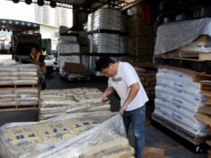 Fábricas da China voltam à inflação com choque de preços da guerra no Irã