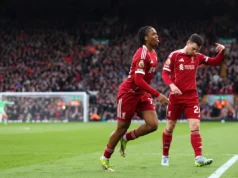 Adolescente do Liverpool marca primeiro gol em Anfield antes de Salah marcar contra o Fulham 👏