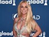 Britney Spears se interna voluntariamente em um centro de reabilitação após prisão por DUI