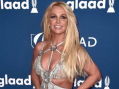 Britney Spears se interna voluntariamente em um centro de reabilitação após prisão por DUI