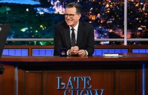 Stephen Colbert diz que tornou ‘The Late Show’ mais político depois que seu produtor lhe disse ‘Essa é a parte que o público quer ver’