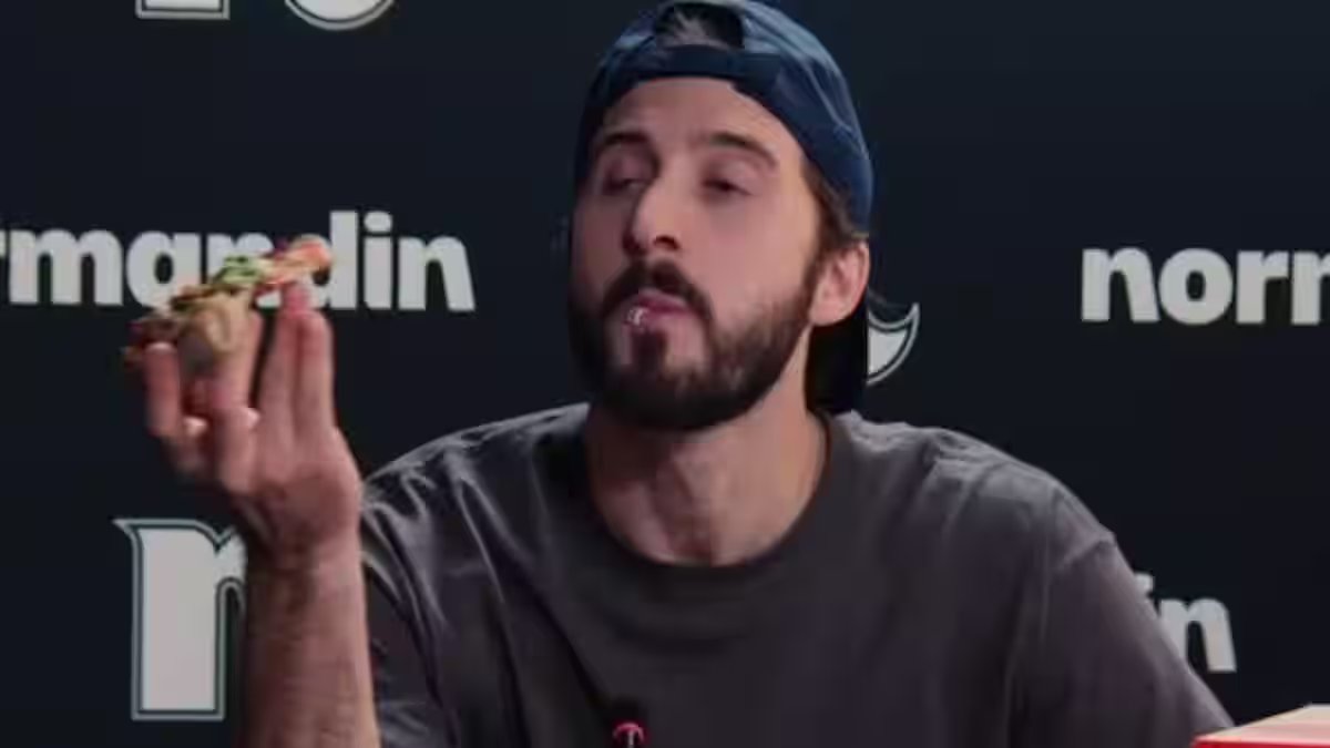 Des souvenirs du Canadien no final da Coupe: Phillip Danault se associa à Normandin em um pub