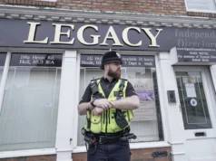 ‘Monstro’ do diretor funerário deixou corpos para apodrecer