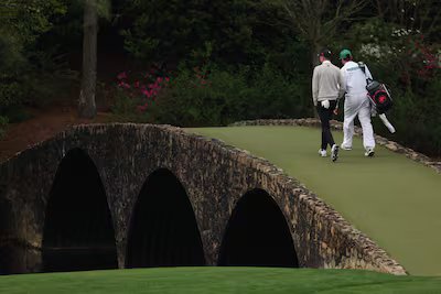 Tournoi des Maîtres à Augusta: um jogador de golfe no lombo da guerra perto de Moyen-Orient