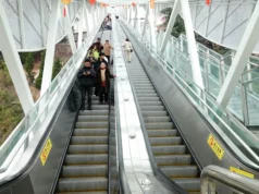 China revela a escada rolante externa mais longa do mundo, que leva 21 minutos para subir. Mas há um problema
