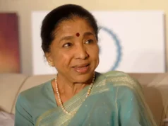 Multidões se reúnem antes do funeral do icônico cantor indiano