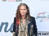 Steven Tyler comemora ‘vitória massiva’ quando o processo de agressão sexual é amplamente rejeitado